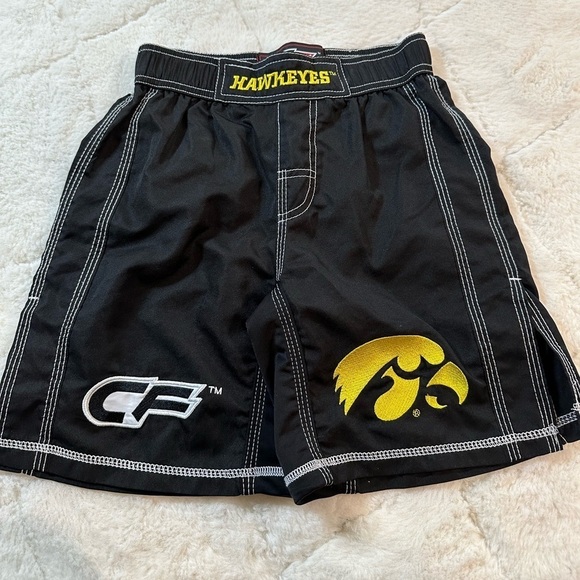 Cage Fighter youth medium MMA shorts Iowa Hawkeyes M black yellow boxing - Picture 1 of 5